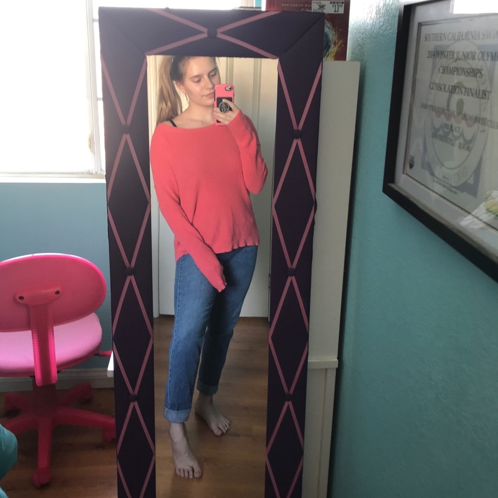 pink sweater